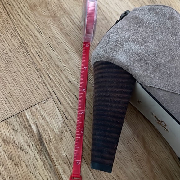 Women’s Cole Haan suede booties. Taupe. Size 9B. - Picture 8 of 8